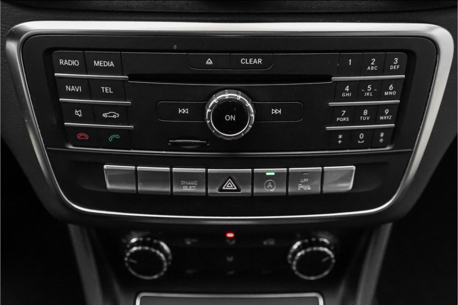 Mercedes-Benz CLA-Klasse 180 AMG-Line Camera LED 18"