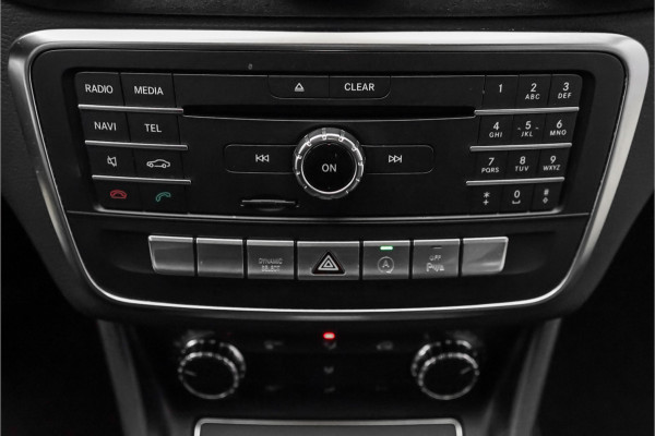 Mercedes-Benz CLA-Klasse 180 AMG-Line Camera LED 18"