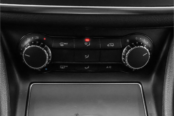 Mercedes-Benz CLA-Klasse 180 AMG-Line Camera LED 18"