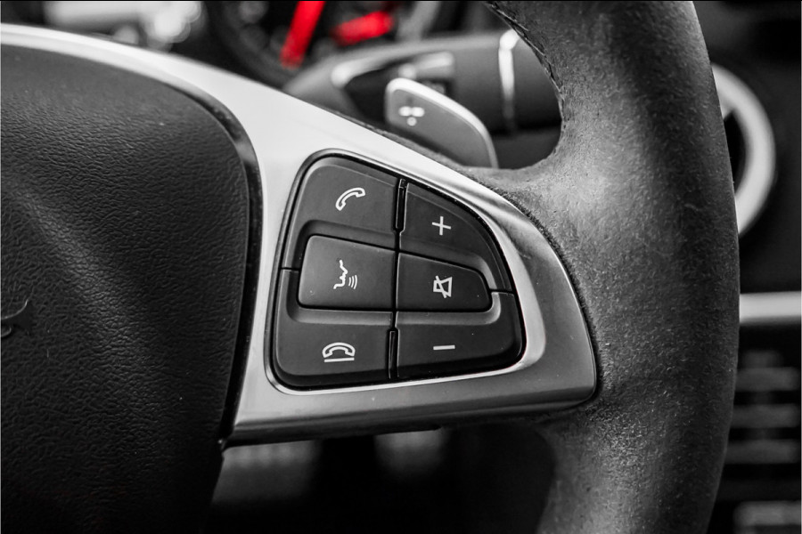 Mercedes-Benz CLA-Klasse 180 AMG-Line Camera LED 18"