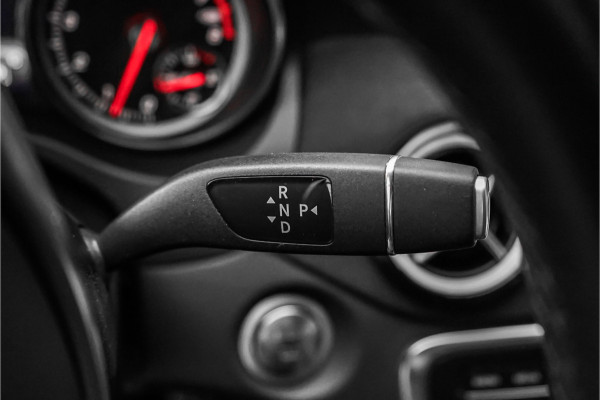 Mercedes-Benz CLA-Klasse 180 AMG-Line Camera LED 18"