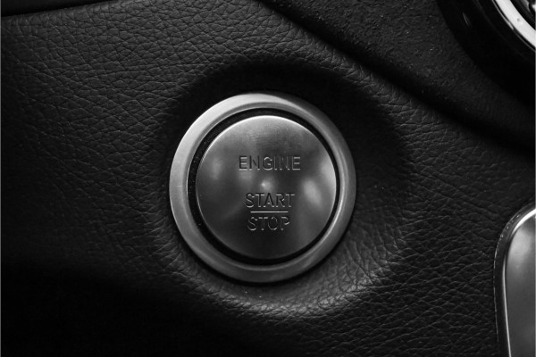 Mercedes-Benz CLA-Klasse 180 AMG-Line Camera LED 18"