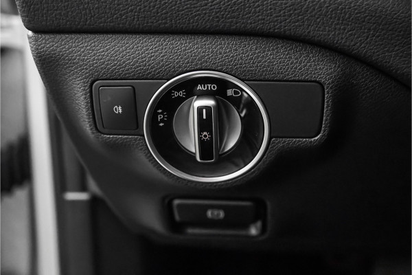 Mercedes-Benz CLA-Klasse 180 AMG-Line Camera LED 18"