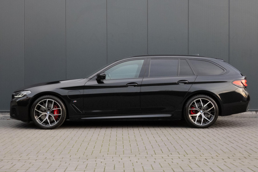 BMW 5 Serie Touring 530e Business Edition Plus | M-PAKKET | ADAPTIEVE CRUISE CONTROL | HEAD UP | PANORAMADAK | 360° CAMERA