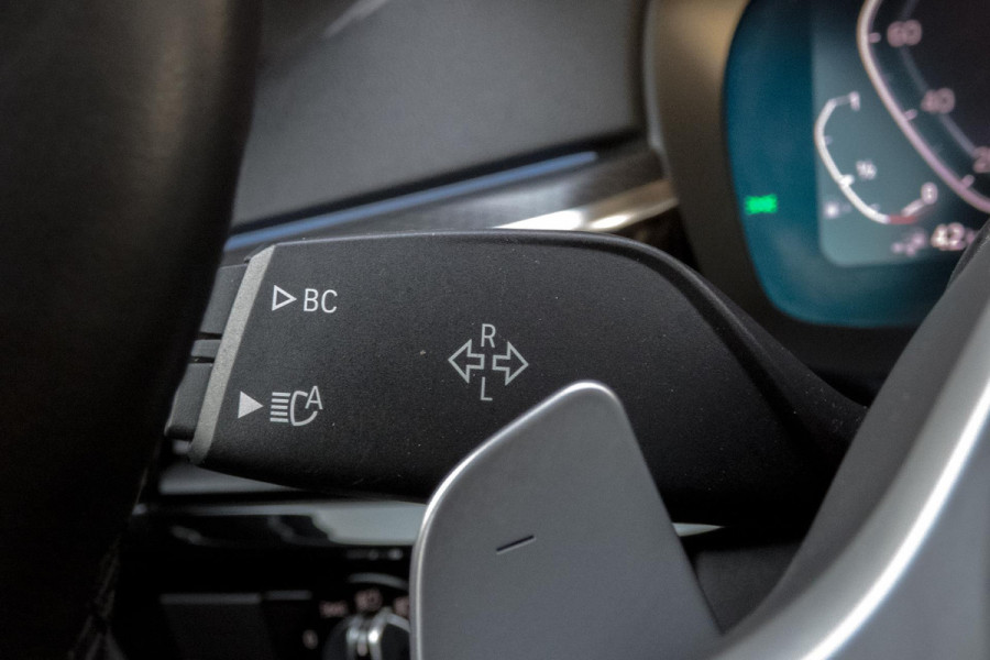 BMW 5 Serie Touring 530e Business Edition Plus | M-PAKKET | ADAPTIEVE CRUISE CONTROL | HEAD UP | PANORAMADAK | 360° CAMERA