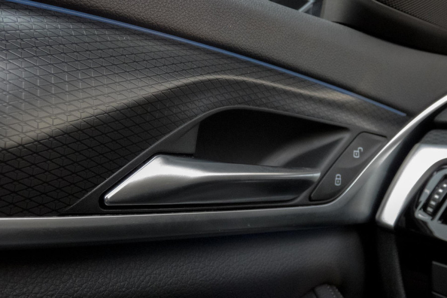 BMW 5 Serie Touring 530e Business Edition Plus | M-PAKKET | ADAPTIEVE CRUISE CONTROL | HEAD UP | PANORAMADAK | 360° CAMERA