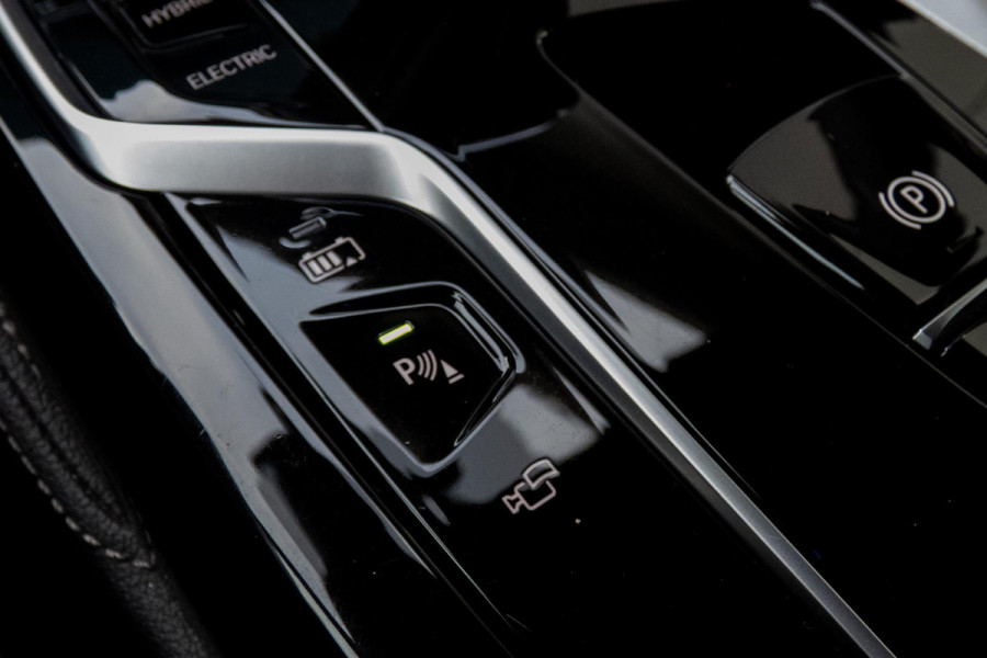 BMW 5 Serie Touring 530e Business Edition Plus | M-PAKKET | ADAPTIEVE CRUISE CONTROL | HEAD UP | PANORAMADAK | 360° CAMERA