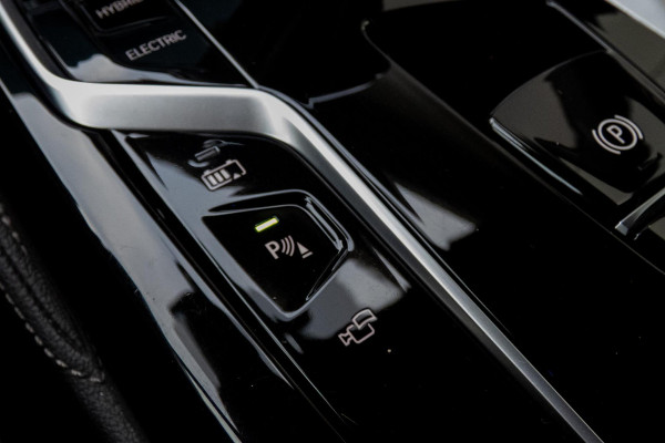 BMW 5 Serie Touring 530e Business Edition Plus | M-PAKKET | ADAPTIEVE CRUISE CONTROL | HEAD UP | PANORAMADAK | 360° CAMERA
