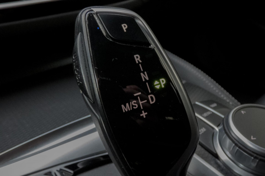 BMW 5 Serie Touring 530e Business Edition Plus | M-PAKKET | ADAPTIEVE CRUISE CONTROL | HEAD UP | PANORAMADAK | 360° CAMERA