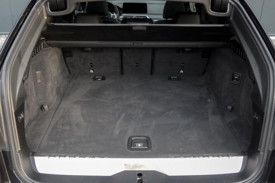 BMW 5 Serie Touring 530e Business Edition Plus | M-PAKKET | ADAPTIEVE CRUISE CONTROL | HEAD UP | PANORAMADAK | 360° CAMERA