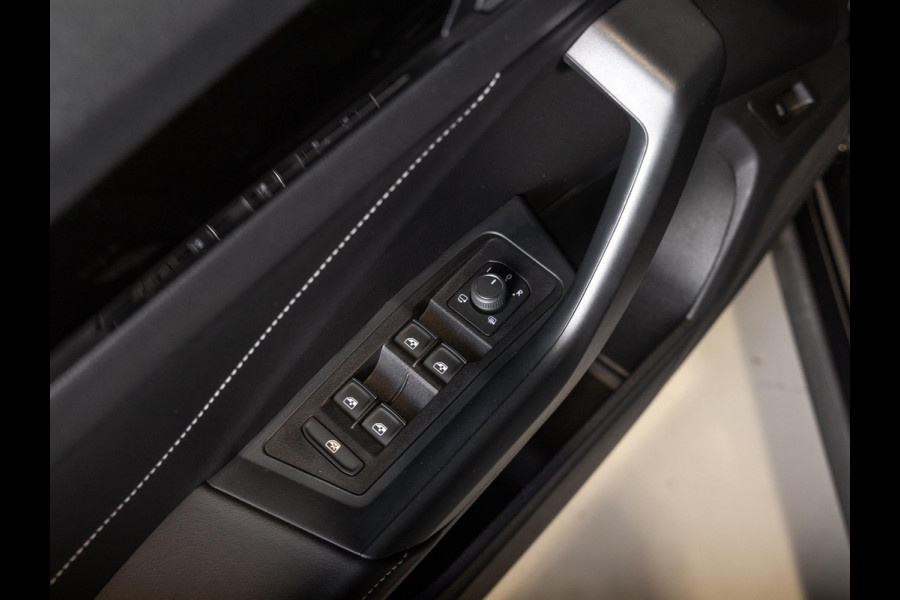 Volkswagen T-Roc 1.5 TSI R-Line Edition / 150pk / Stoel en stuur verwarming / Achteruitrij camera / Keyless /