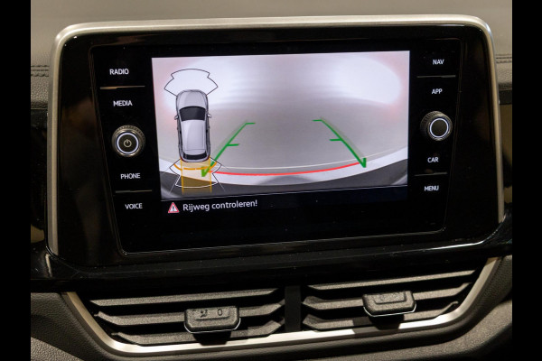 Volkswagen T-Roc 1.5 TSI R-Line Edition / 150pk / Stoel en stuur verwarming / Achteruitrij camera / Keyless /