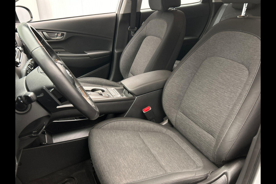 Hyundai Kona EV Comfort 39 kWh * 1e Eigenaar * Carplay Adaptive-cruise Navigatie Camera