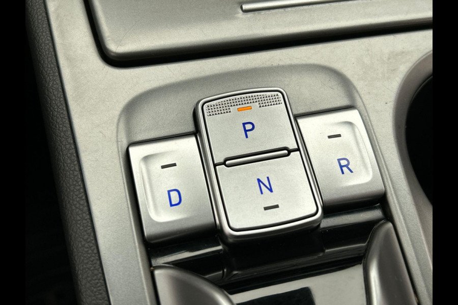 Hyundai Kona EV Comfort 39 kWh * 1e Eigenaar * Carplay Adaptive-cruise Navigatie Camera