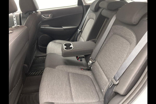 Hyundai Kona EV Comfort 39 kWh * 1e Eigenaar * Carplay Adaptive-cruise Navigatie Camera