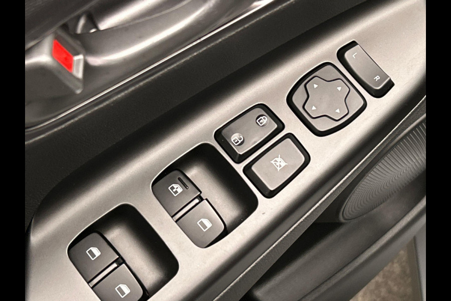 Hyundai Kona EV Comfort 39 kWh * 1e Eigenaar * Carplay Adaptive-cruise Navigatie Camera