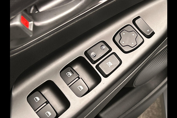 Hyundai Kona EV Comfort 39 kWh * 1e Eigenaar * Carplay Adaptive-cruise Navigatie Camera