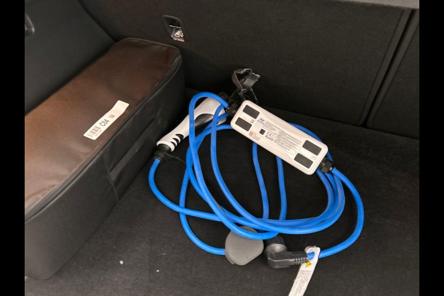 Hyundai Kona EV Comfort 39 kWh * 1e Eigenaar * Carplay Adaptive-cruise Navigatie Camera