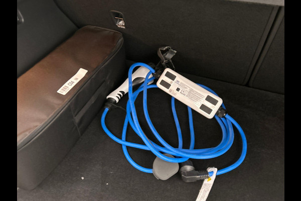 Hyundai Kona EV Comfort 39 kWh * 1e Eigenaar * Carplay Adaptive-cruise Navigatie Camera