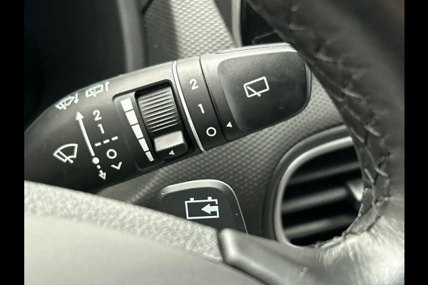 Hyundai Kona EV Comfort 39 kWh * 1e Eigenaar * Carplay Adaptive-cruise Navigatie Camera