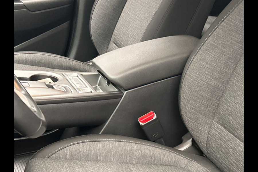 Hyundai Kona EV Comfort 39 kWh * 1e Eigenaar * Carplay Adaptive-cruise Navigatie Camera