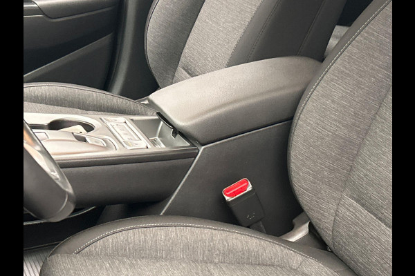 Hyundai Kona EV Comfort 39 kWh * 1e Eigenaar * Carplay Adaptive-cruise Navigatie Camera