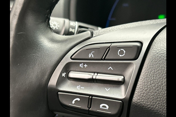Hyundai Kona EV Comfort 39 kWh * 1e Eigenaar * Carplay Adaptive-cruise Navigatie Camera