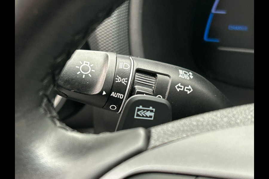 Hyundai Kona EV Comfort 39 kWh * 1e Eigenaar * Carplay Adaptive-cruise Navigatie Camera