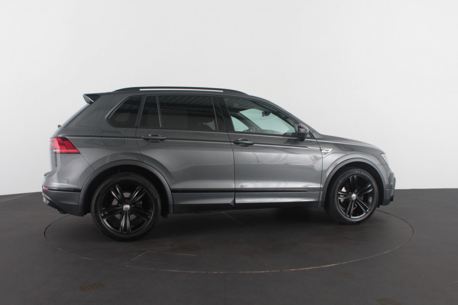 Volkswagen Tiguan 1.5 TSI ACT R-Line Black Style 360° camera / Black Style pakket / Trekhaak wegklapbaar / all season banden