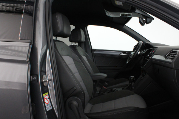 Volkswagen Tiguan 1.5 TSI ACT R-Line Black Style 360° camera / Black Style pakket / Trekhaak wegklapbaar / all season banden