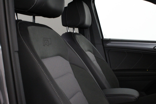 Volkswagen Tiguan 1.5 TSI ACT R-Line Black Style 360° camera / Black Style pakket / Trekhaak wegklapbaar / all season banden