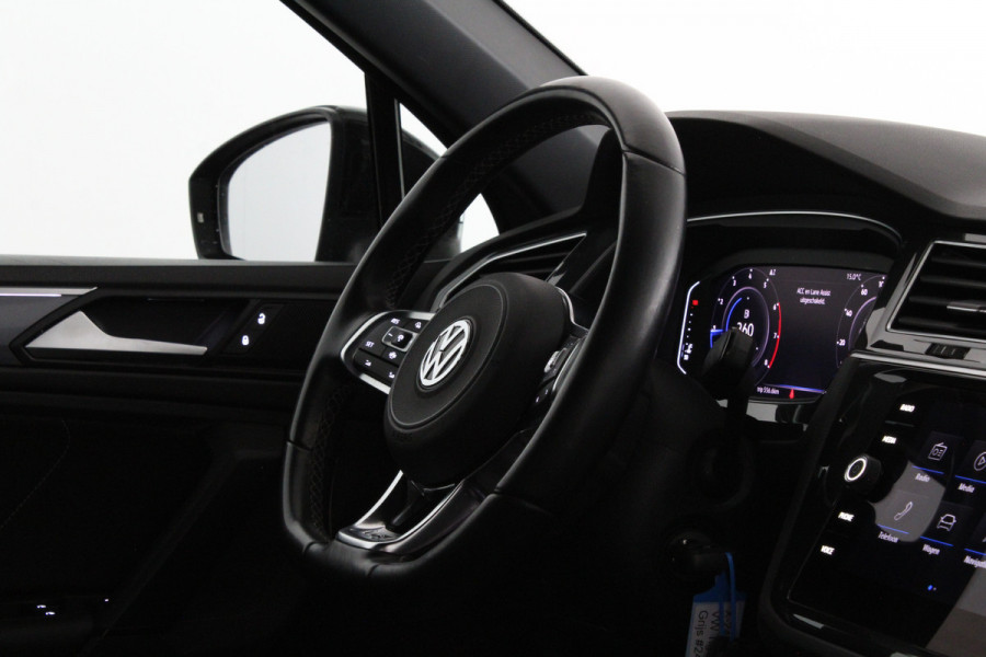 Volkswagen Tiguan 1.5 TSI ACT R-Line Black Style 360° camera / Black Style pakket / Trekhaak wegklapbaar / all season banden