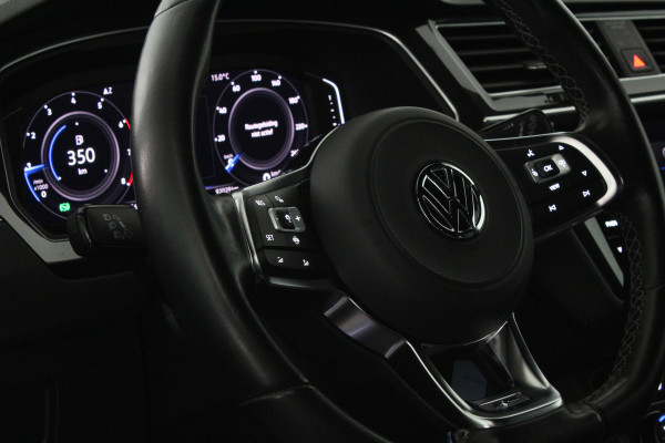 Volkswagen Tiguan 1.5 TSI ACT R-Line Black Style 360° camera / Black Style pakket / Trekhaak wegklapbaar / all season banden