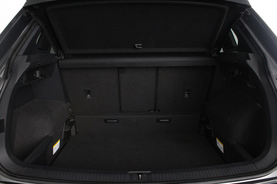 Volkswagen Tiguan 1.5 TSI ACT R-Line Black Style 360° camera / Black Style pakket / Trekhaak wegklapbaar / all season banden