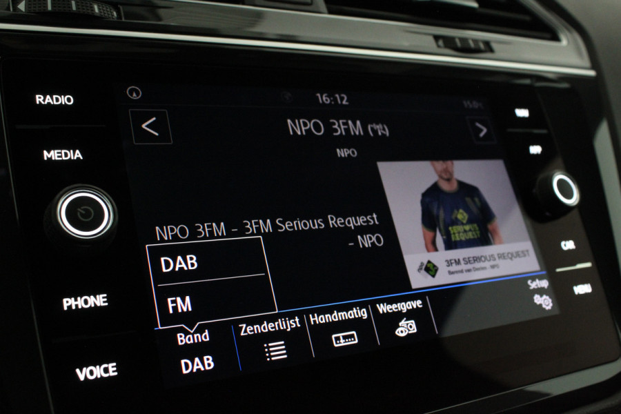 Volkswagen Tiguan 1.5 TSI ACT R-Line Black Style 360° camera / Black Style pakket / Trekhaak wegklapbaar / all season banden