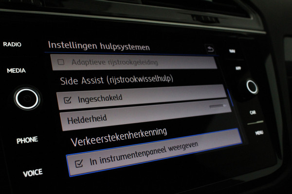 Volkswagen Tiguan 1.5 TSI ACT R-Line Black Style 360° camera / Black Style pakket / Trekhaak wegklapbaar / all season banden