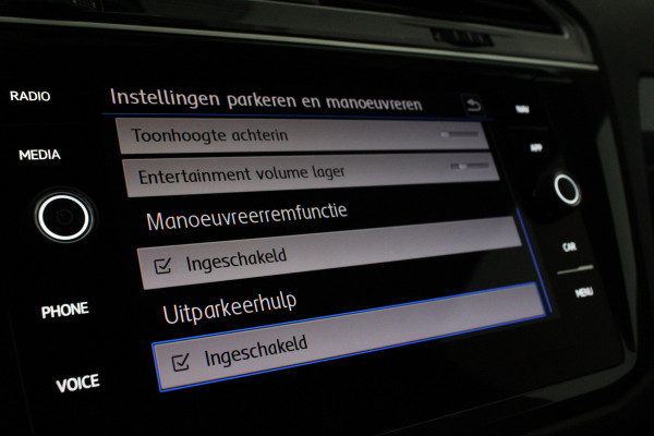 Volkswagen Tiguan 1.5 TSI ACT R-Line Black Style 360° camera / Black Style pakket / Trekhaak wegklapbaar / all season banden