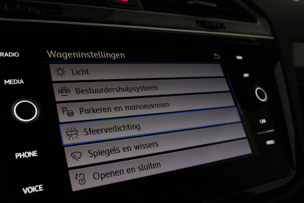 Volkswagen Tiguan 1.5 TSI ACT R-Line Black Style 360° camera / Black Style pakket / Trekhaak wegklapbaar / all season banden