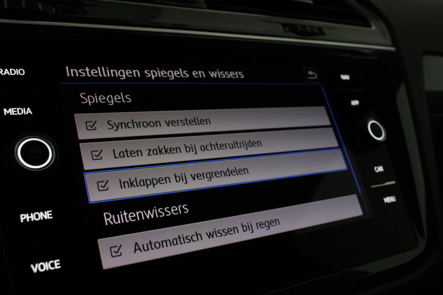 Volkswagen Tiguan 1.5 TSI ACT R-Line Black Style 360° camera / Black Style pakket / Trekhaak wegklapbaar / all season banden