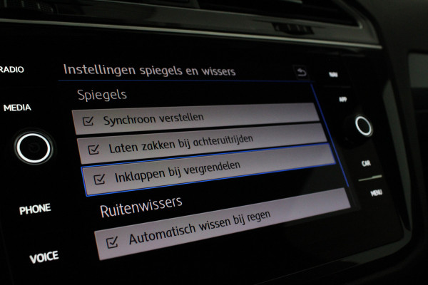 Volkswagen Tiguan 1.5 TSI ACT R-Line Black Style 360° camera / Black Style pakket / Trekhaak wegklapbaar / all season banden