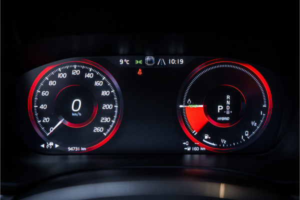 Volvo XC60 2.0 Recharge T8 AWD R-Design - Panorama | H&K | Memory | Elek. Trekhaak