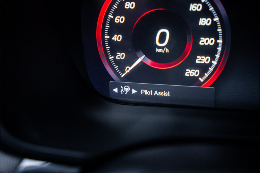 Volvo XC60 2.0 Recharge T8 AWD R-Design - Panorama | H&K | Memory | Elek. Trekhaak