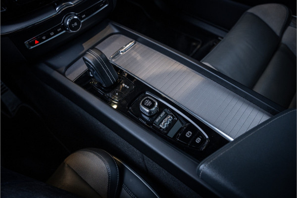 Volvo XC60 2.0 Recharge T8 AWD R-Design - Panorama | H&K | Memory | Elek. Trekhaak