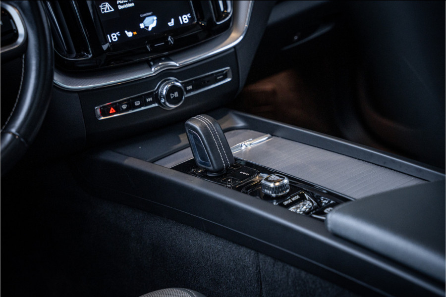 Volvo XC60 2.0 Recharge T8 AWD R-Design - Panorama | H&K | Memory | Elek. Trekhaak