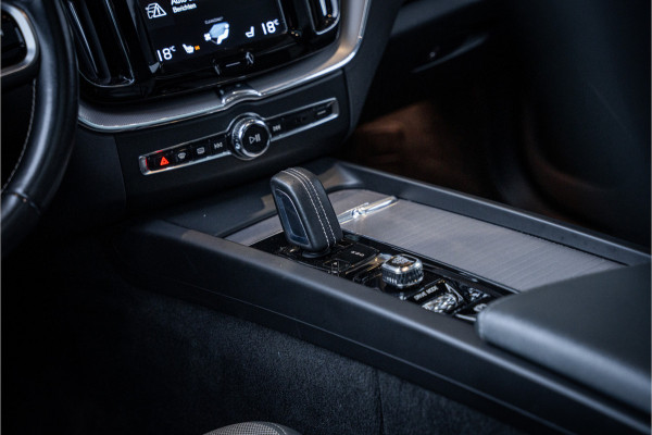 Volvo XC60 2.0 Recharge T8 AWD R-Design - Panorama | H&K | Memory | Elek. Trekhaak