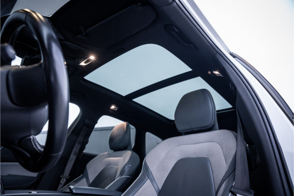 Volvo XC60 2.0 Recharge T8 AWD R-Design - Panorama | H&K | Memory | Elek. Trekhaak