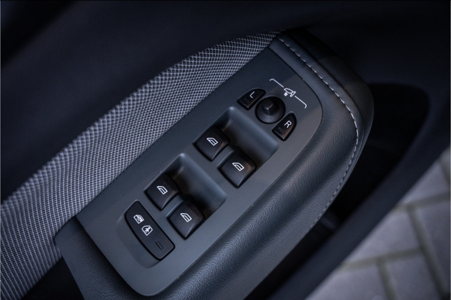 Volvo XC60 2.0 Recharge T8 AWD R-Design - Panorama | H&K | Memory | Elek. Trekhaak
