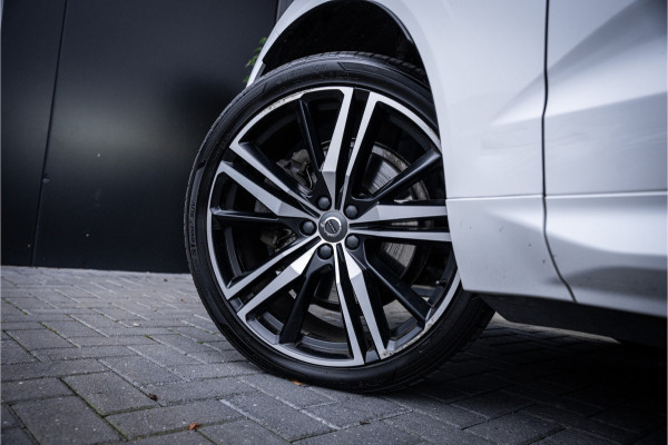 Volvo XC60 2.0 Recharge T8 AWD R-Design - Panorama | H&K | Memory | Elek. Trekhaak
