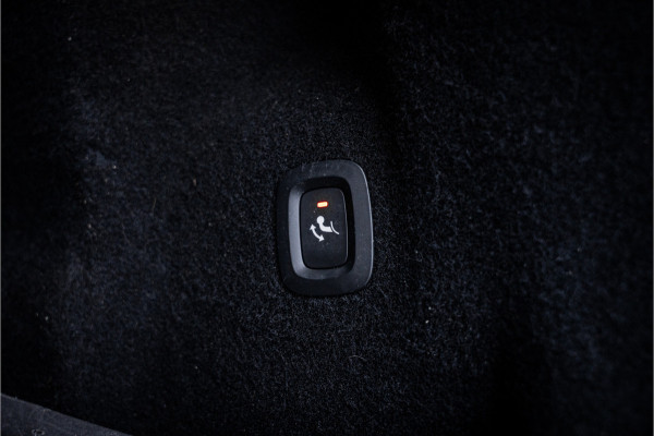 Volvo XC60 2.0 Recharge T8 AWD R-Design - Panorama | H&K | Memory | Elek. Trekhaak