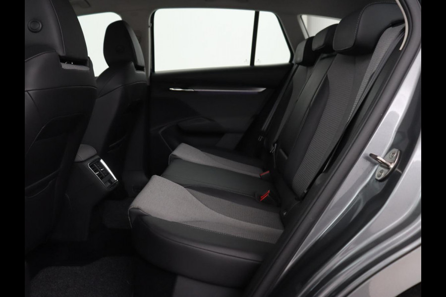 Škoda ENYAQ iV 80 | Stoel & stuurverwarming | Carplay | Keyless | Navigatie | Camera | Half leder | Cruise control | Full LED | Parkeerhulp